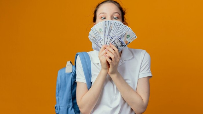 Manage Finances for New College Students